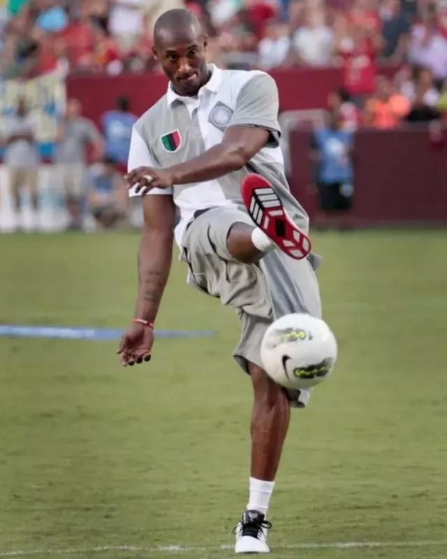 足球中超前锋获月最佳，进球效率惊人